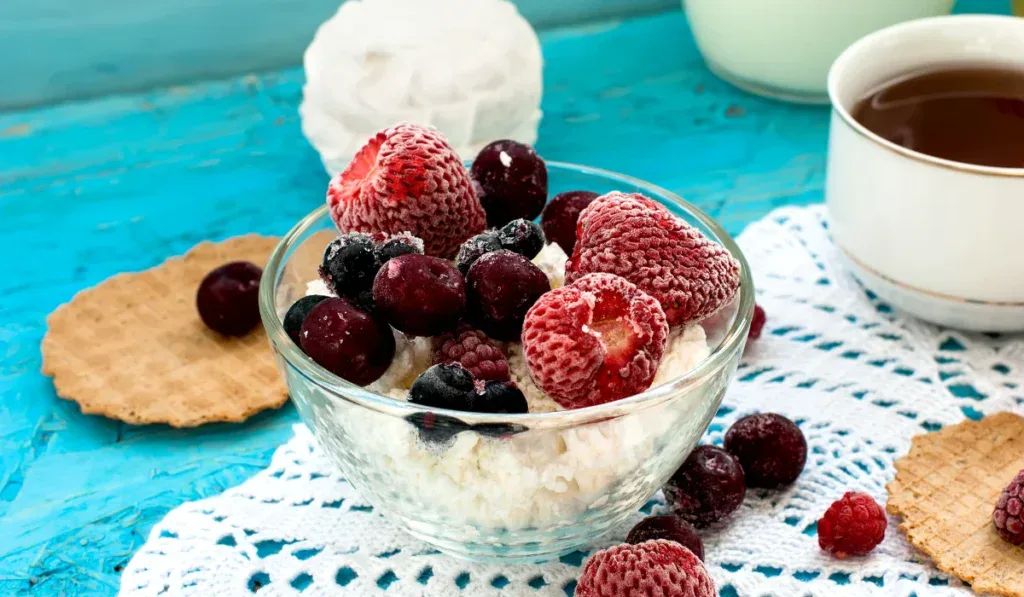 Cottage Cheese and Fruit Snack Cups